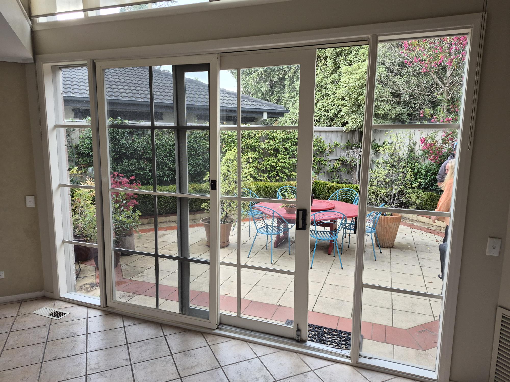 Aluminium-Stacker-Door-inside-Before-Frankston