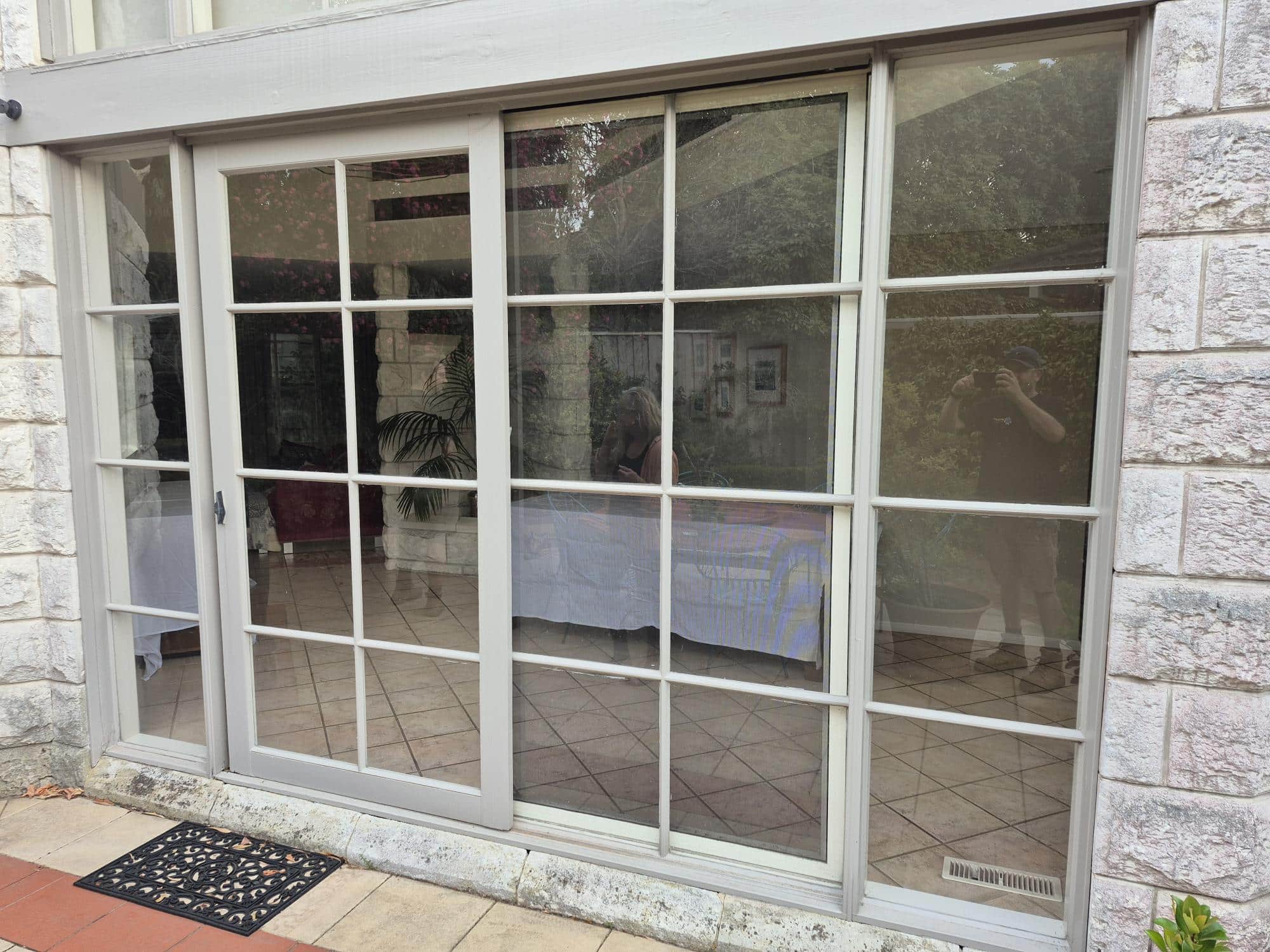 Aluminium-Stacker-Door-outside-Before-Frankston