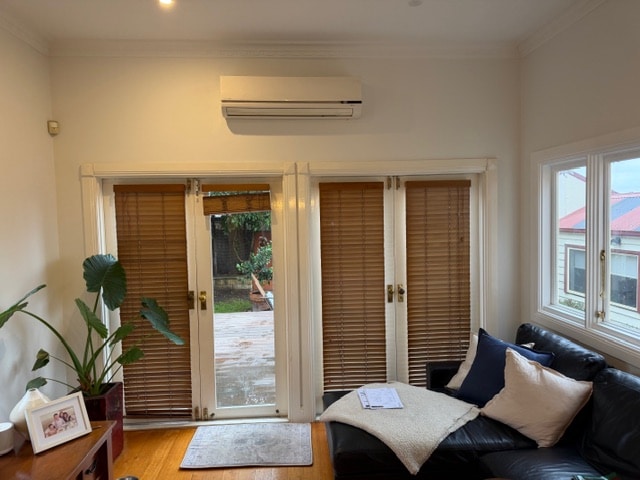 Aluminium-Dual-Sliding-Doors-inside-before-Pascoe-Vale