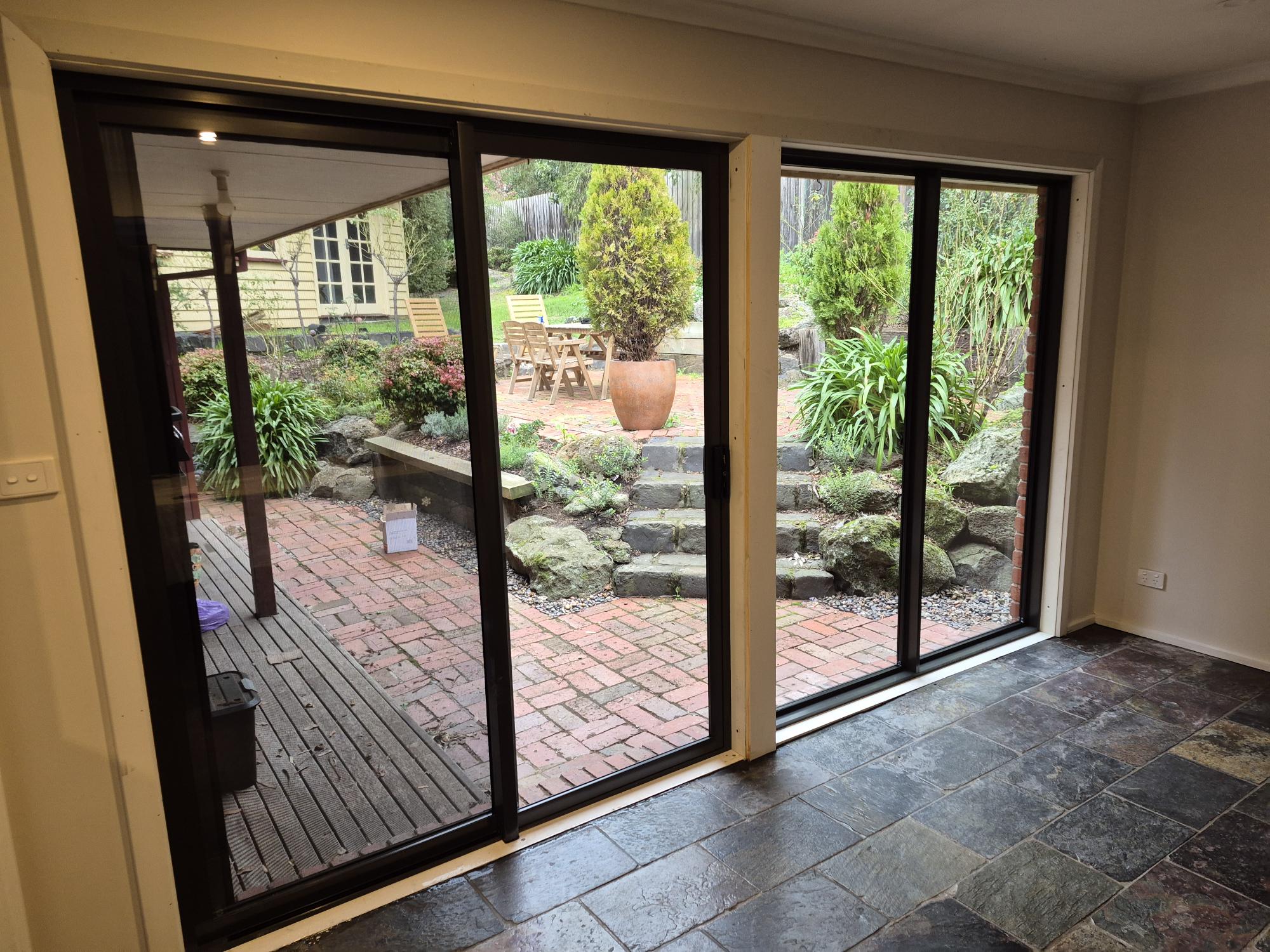 Aluminium-2P-Sliding-Door-with-2L-Fixed-Windows-inside-Afteer-St-Helena