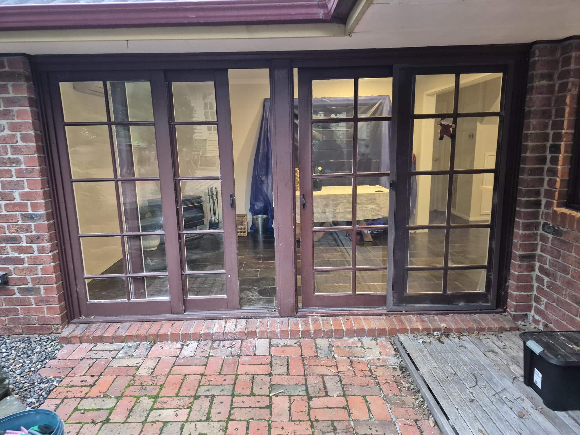 Aluminium-2P-Sliding-Door-with-2L-Fixed-Windows-outside-Before-St-Helena