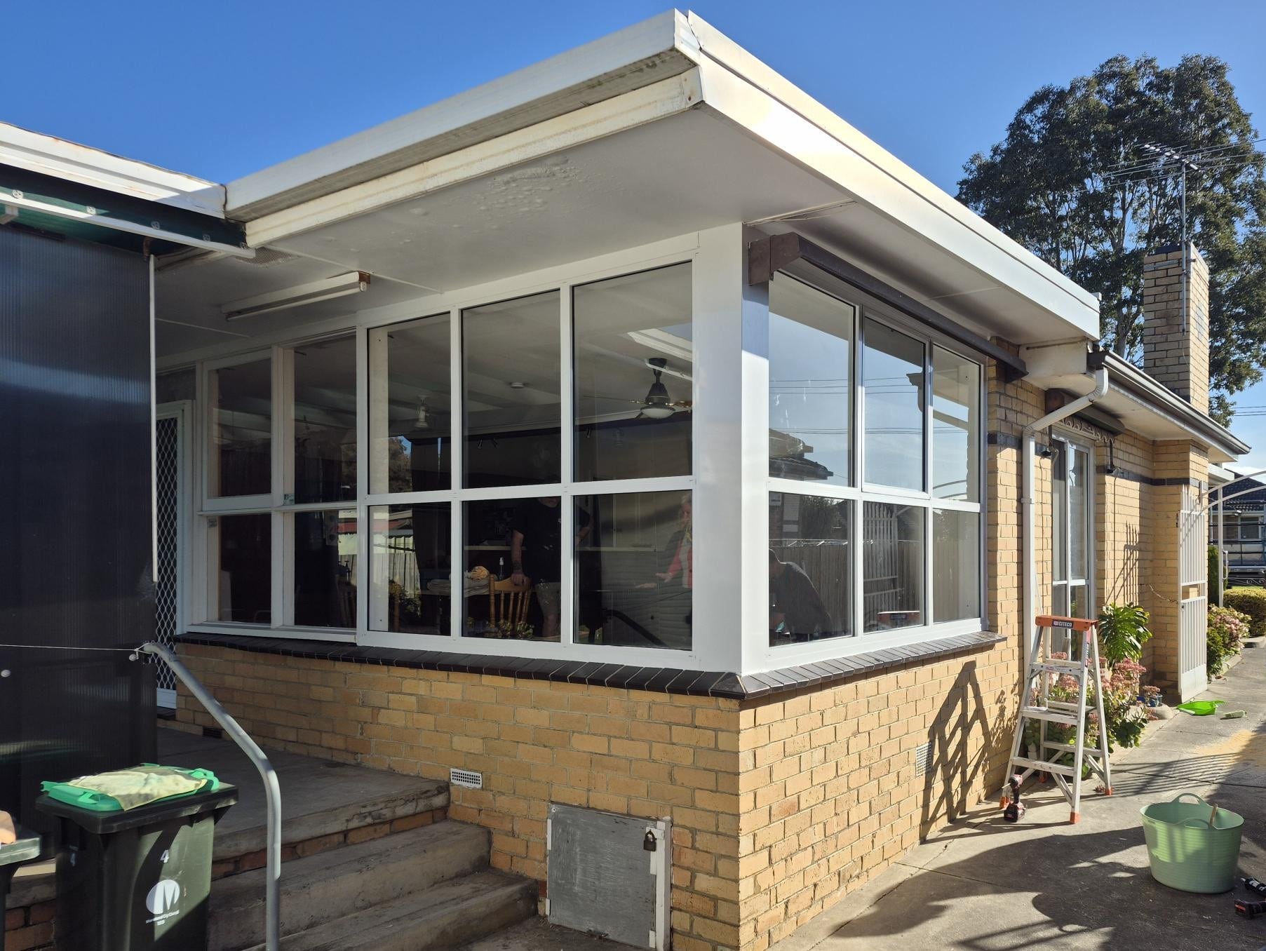 Aluminium Mutilite Corner Window (After) - Fawkner